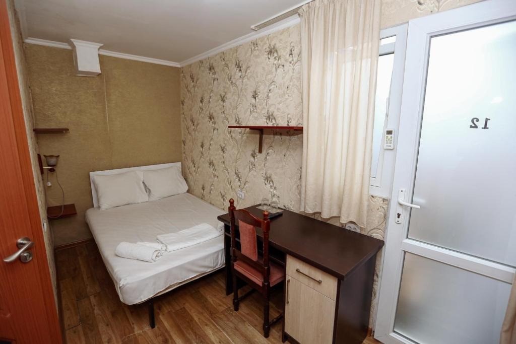 هتل ایساکا تفلیس